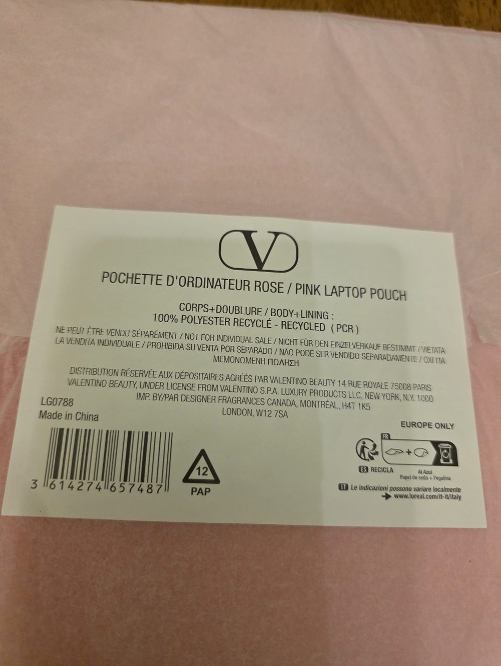 VALENTINO PINK SOFT PLUSH LAPTOP CASE. NEW STILL IN TISSUE WRAPPED. - Picture 5 of 6